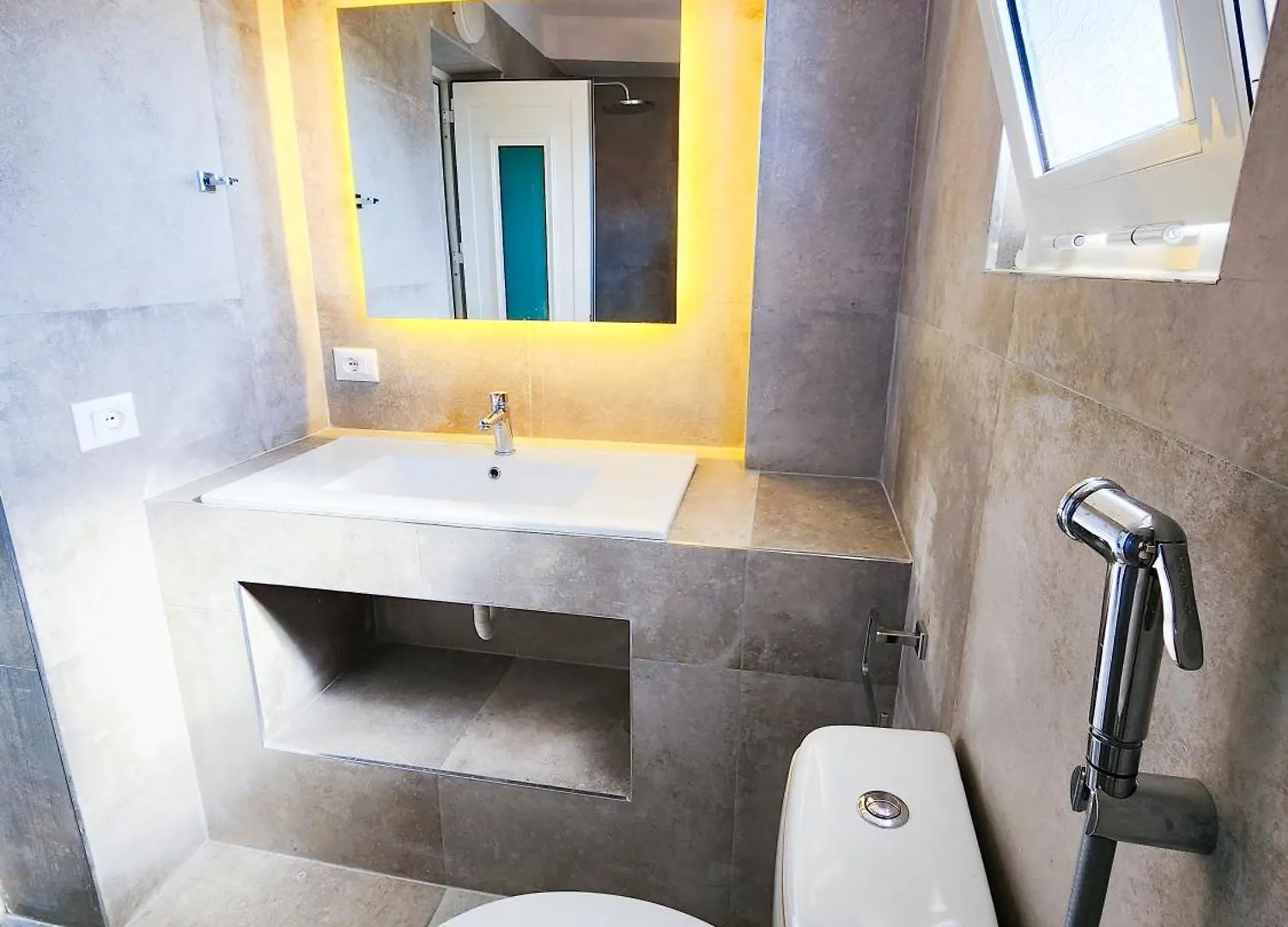 Apartment Sweet 2 Тирана Албания