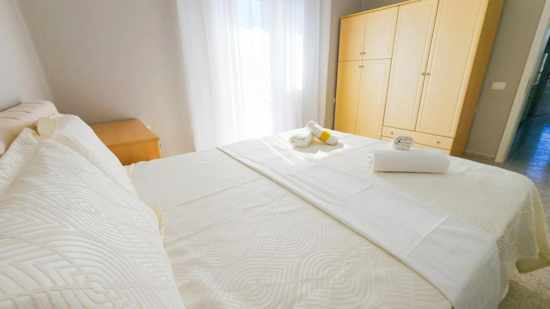 Apartment Sweet 2 Тирана Албания