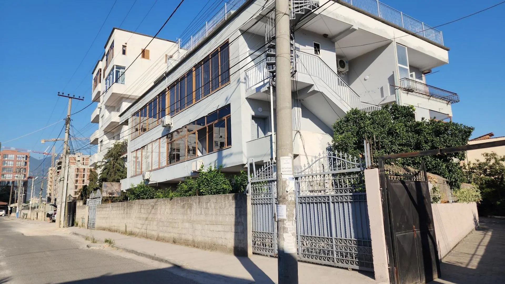 Apartment Sweet 2 Тирана Албания